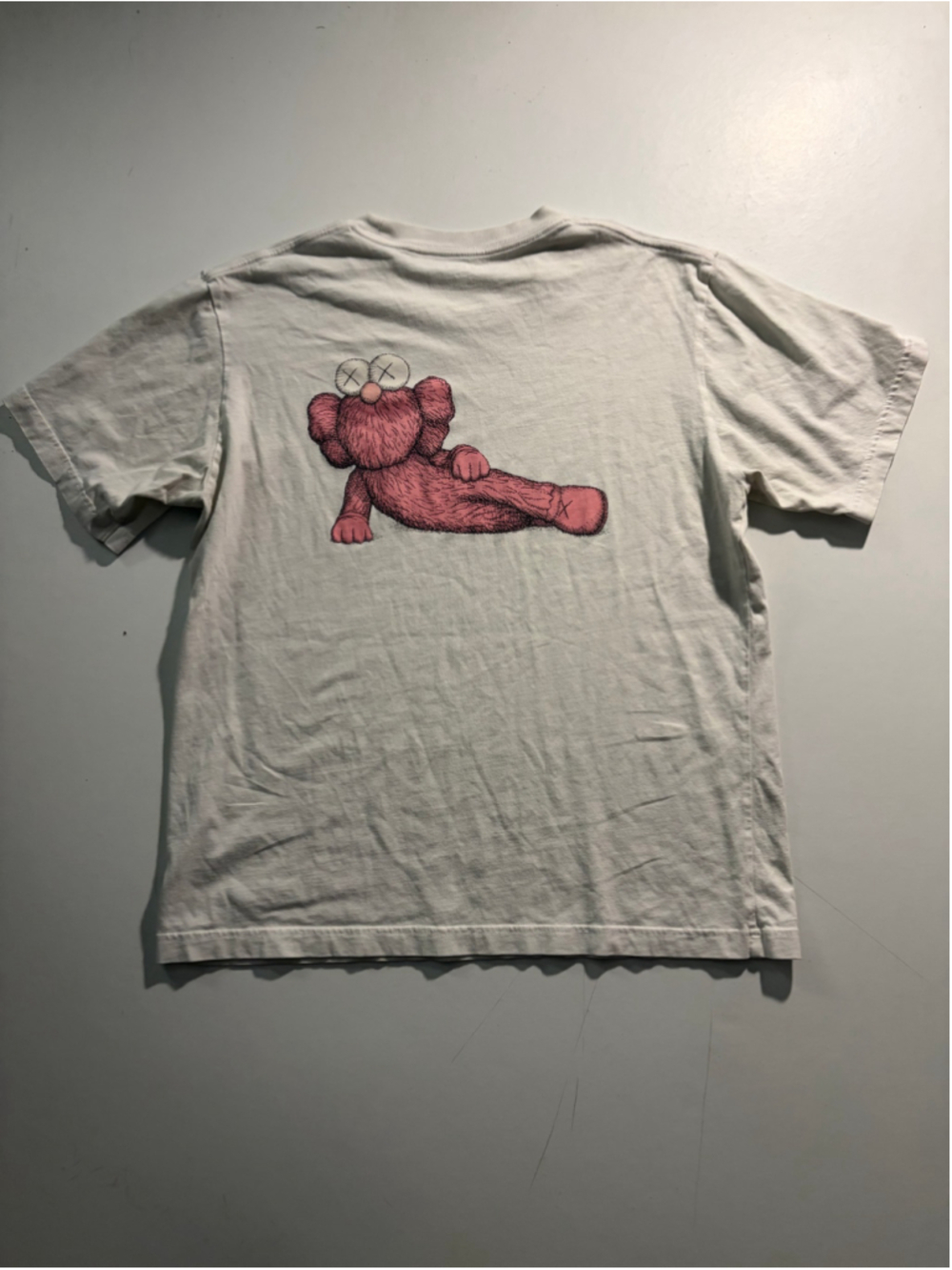 Men's KAWS Graphic Short Sleeve Tee, Size L White and Pink
393